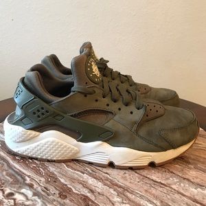 Nike Air Huarache Medium Olive/Sail